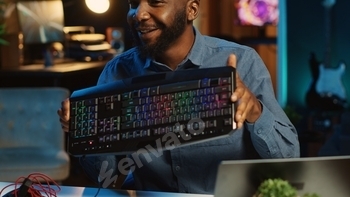 Media star reviews RGB lights keyboard