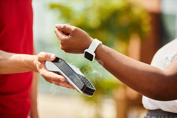 Scanning Smartwatch for Contactless Payment in Outdoors