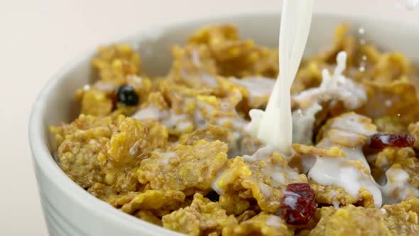 Pouring milk on cereal, Slow Motion