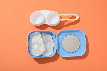 Contact lenses for eyes with a container for their storage