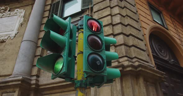 turning the camera around a traffic light in the old center of a European city