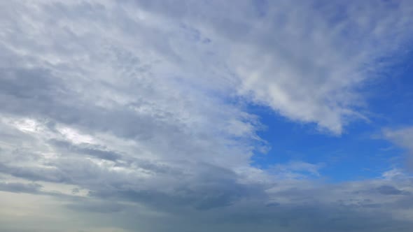 Time lapse of white cloud moving pass around sky background