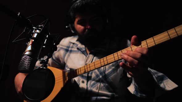 Turkish Artist Plays The Baglama