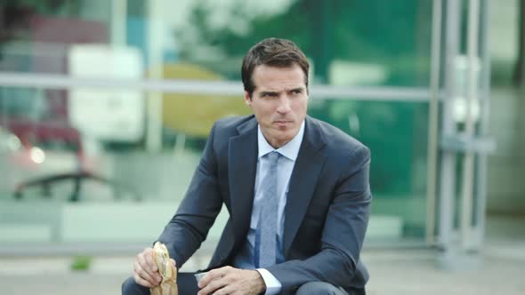 Businessman eating lunch alone outdoors