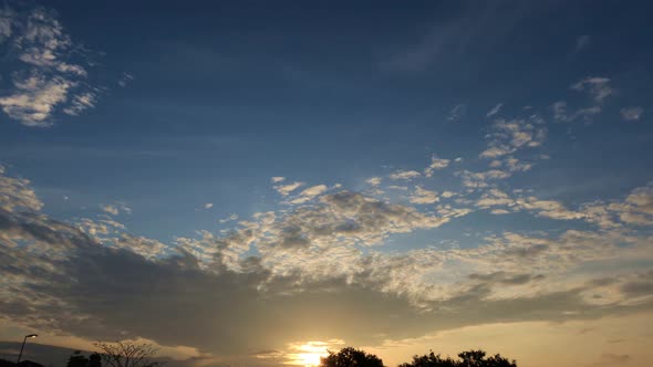 Cloudy Sunrise Time Lapse in 4K