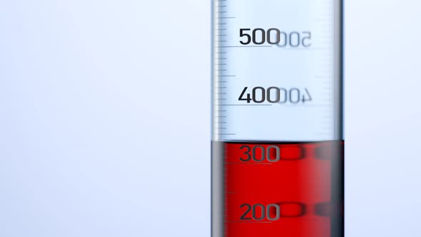 Cylindrical lab glassware showing measurement of liquid level. Looping animation