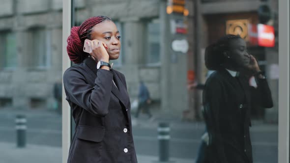 African American Business Woman Speaking Mobile Phone Go to Office Outdoors