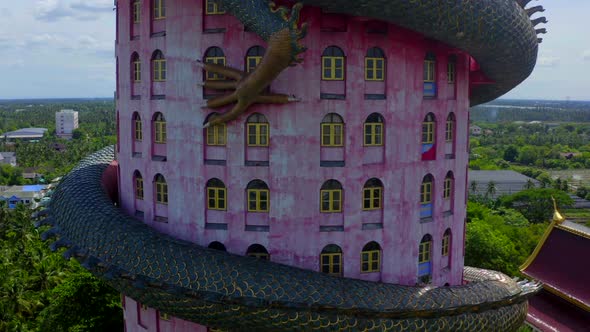 Dragon Temple Wat Samphran in Nakhon Pathom Thailand alt