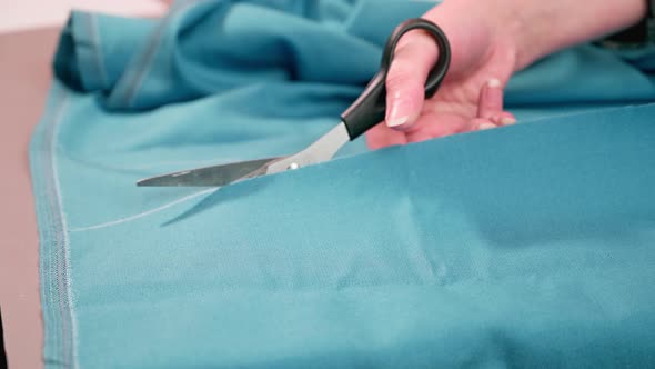 cutting the fabric with sharp scissors. Cut the fabric with tailor's scissors.