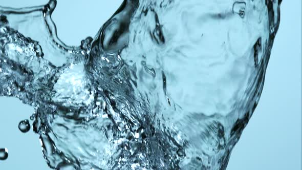 Water pouring and splashing in ultra slow motion 1500fps on a reflective surface - WATER POURS alt