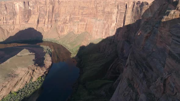 Aerial view of the Horseshoe Bend in Arizona alt