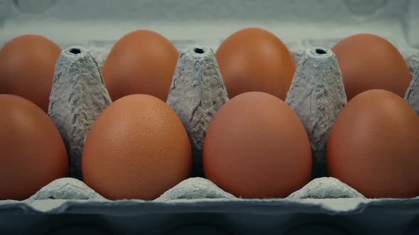 Passing Eggs In Egg Box