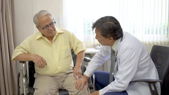 Senior knee problem, Orthopedist examines the knee of elderly patient to collect information 