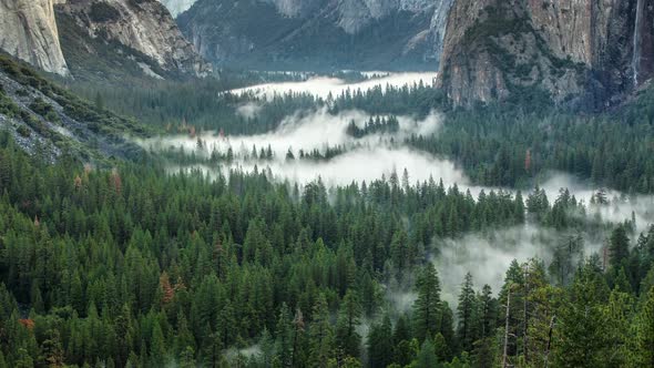 Morning Yosemite Valley Time Lapse Fog