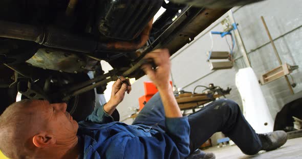 Mechanic examining a car 4k