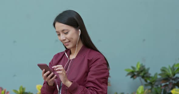 Woman listen to music on cellphone