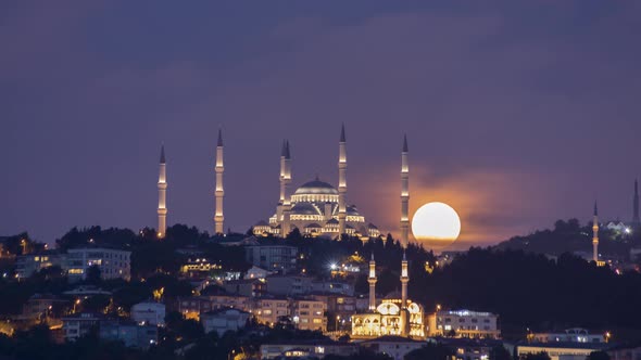 camlica new mosque moonrise timelapse istanbul, Turkey