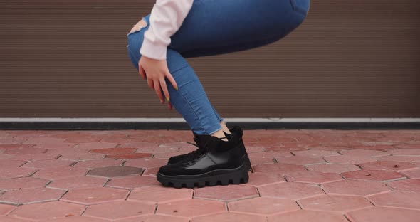 Women's Boots Go on the Street