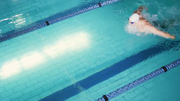 Swimmer training in a swimming pool