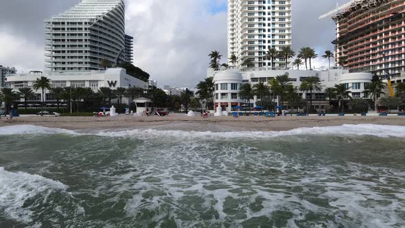 waves rolling to the beach in for lauderdale florida