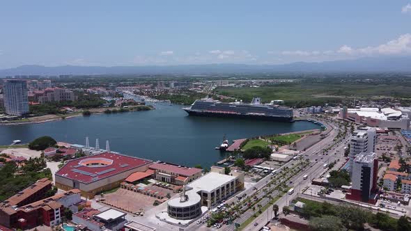 crucero muelle Puerto Vallarta