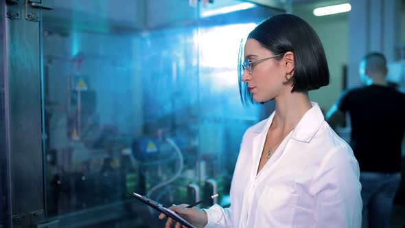 Woman controls the production of olive oil