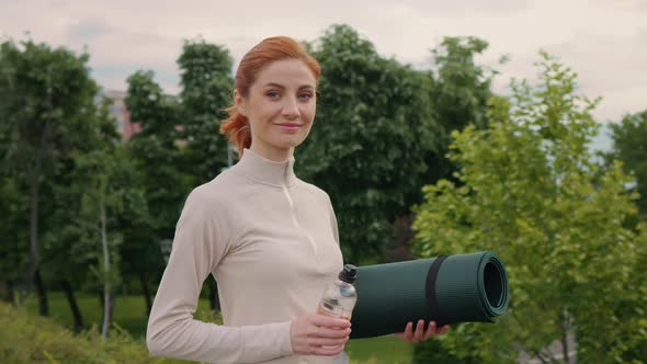 Confident woman looking to camera getting ready to intensive workout outdoor