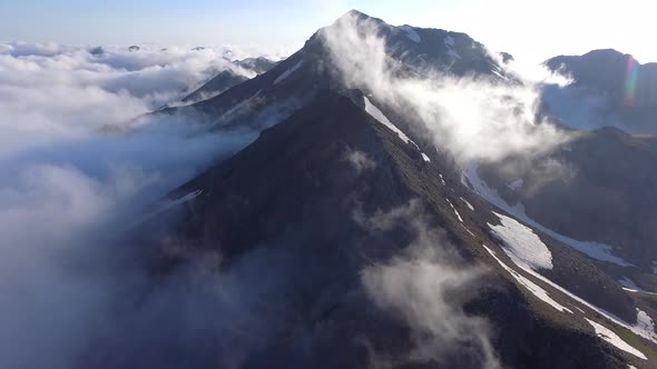 Cloud Movements at The Mountain Summit