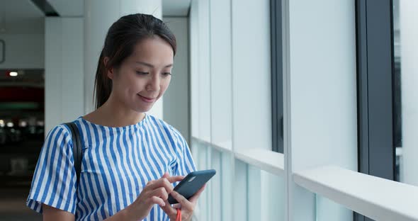 Woman hold with shopping bag and use of mobile phone