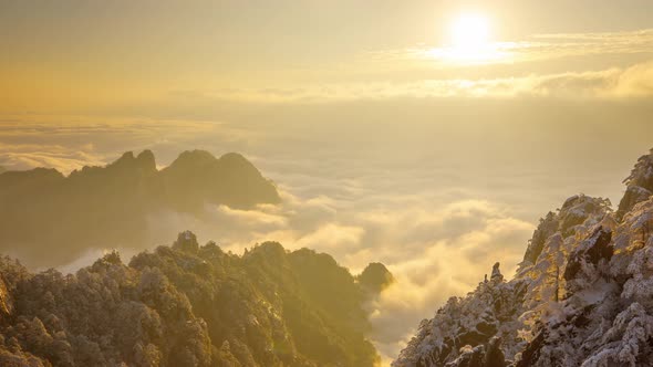 Sunrise time lapse of fog at the Yellow Mountains (Huangshan) in China