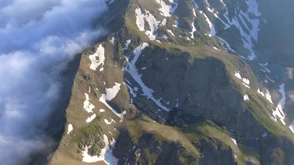 Moist Air and Dry Air Collision at Mountain Ridge