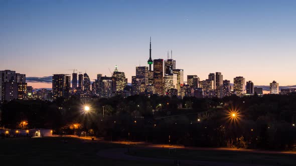 Ultra high definition 4K day-to-night timelapse of the skyline in Toronto, Canada. alt