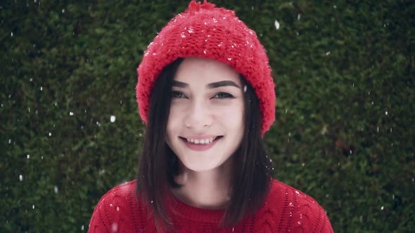 }A Beautiful Girl Looking to the Camera in Winter