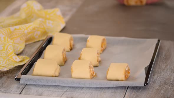 Making Yeast Sweet Buns with Apricot Jam