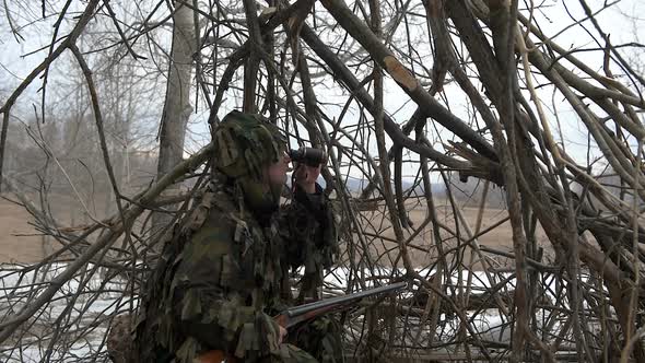 The hunter in the hut of the branches