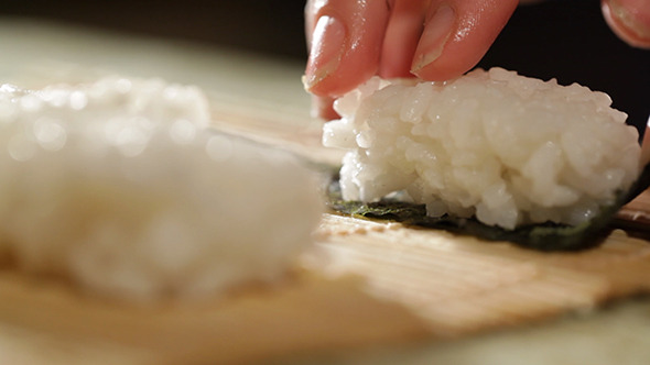 Cooking Sushi Roll 