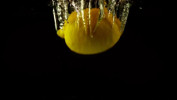 Falling of a Lemon in Water