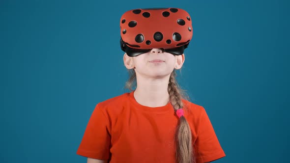 Funny Girl Takes Off VR Goggles Scared By Virtual Scene