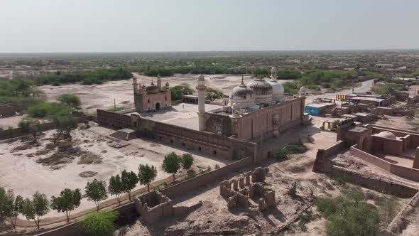 Derawar Fortress in Cholistan Desert is captured in 4K video by a drone.