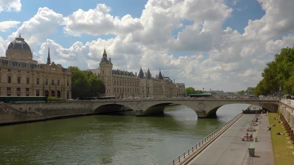 Paris, the seine and the cité island.