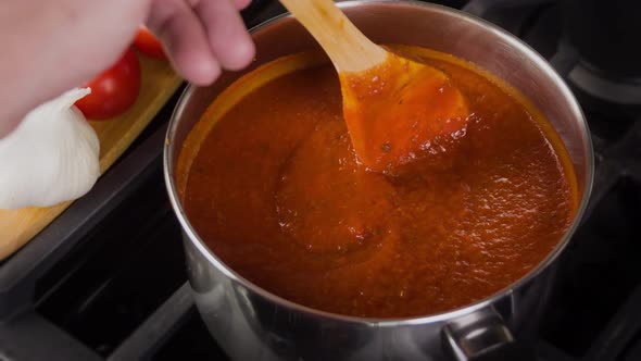 Cooking Spaghetti Sauce