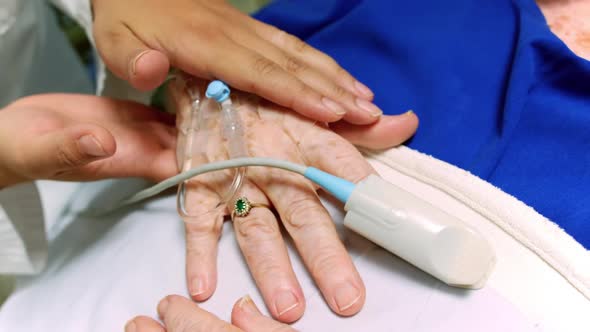 Female doctor consoling active senior patient 4k