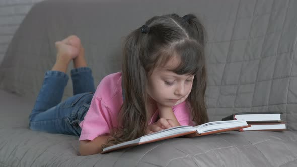 Entertainment with a book. alt