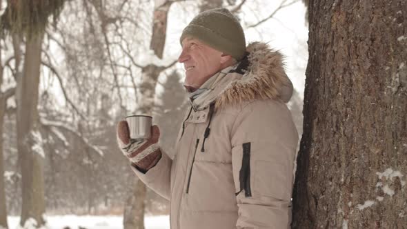 Senior Couple Drinking Tea in Winter Park alt