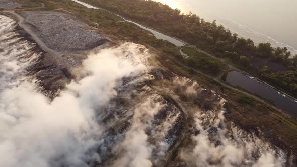 Large portion of garbage landfill site is burn