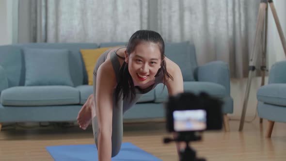 Trainer Female Speaking To Camera Before Doing Cardio High Knees And Core Strengthening