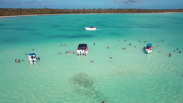 4k 24fps Caribbean Natural Pool With Boats In The Middle Of The Water