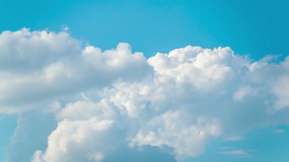 Beautiful Cloud Moving on Sky