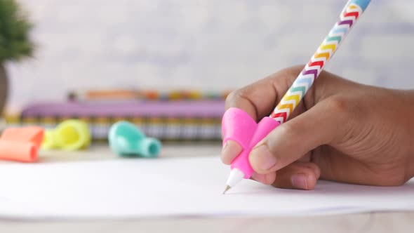 Childing Using Writing Corrector Pen Holder Postures Grip alt