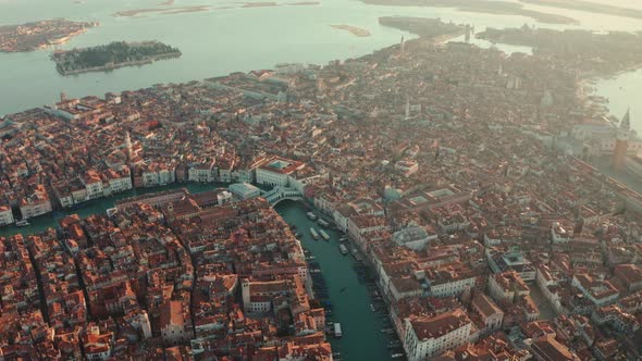 Cinematic establishing slider shot of Central Venice Ponte di Rialto bridge at sunrise